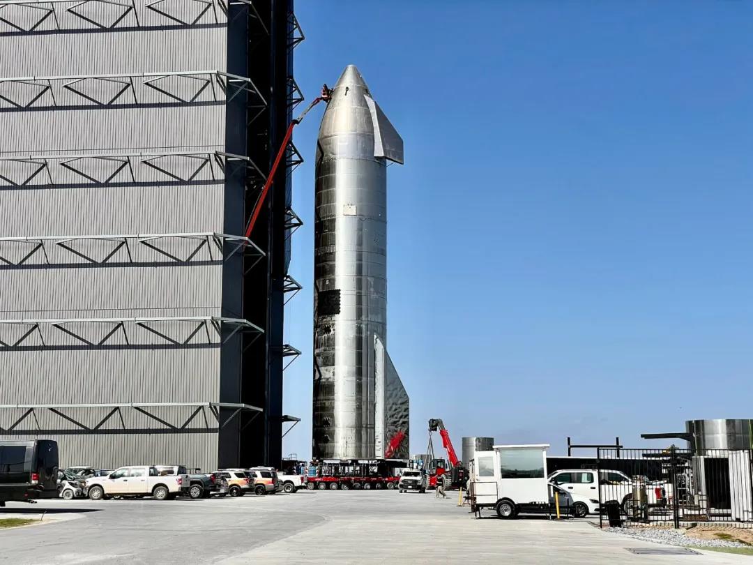 科幻爆了！SpaceX星舰基地，上演SN9与SN10双舰同框